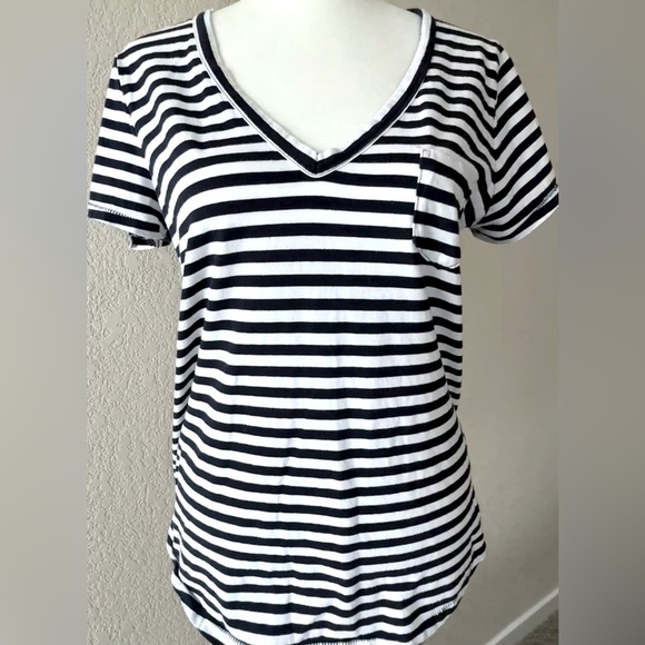 GAP Women’s Vintage Wash Striped V-Neck T-Shirt, Navy & White, Size S - Picture 1 of 4